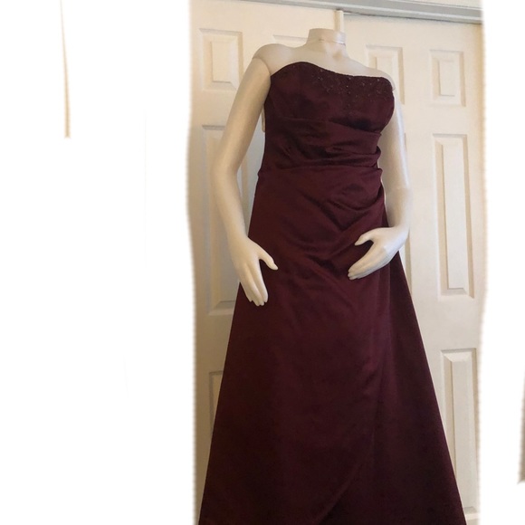 David’s Bridal Dress Wine 16 F11165 - Picture 4 of 11